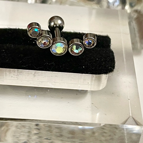 1Pc Iridescent CZ 16g- Surgical Stainless Cartilage/ Helix/Tragus Stud NWT - Picture 5 of 13